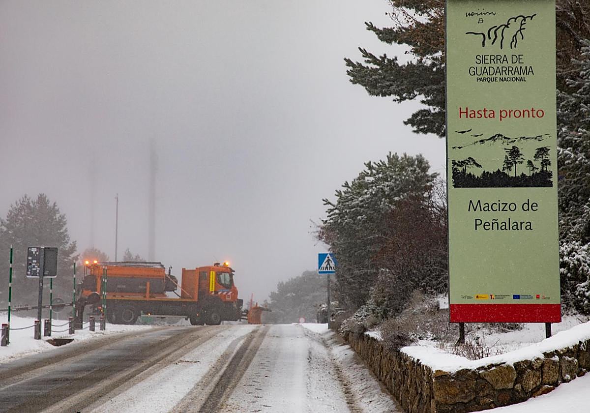 El pueblo que está a tan solo una hora de Madrid y cuya Navidad rivaliza con la de Vigo: de mercadillos artesanales a nieve artificial