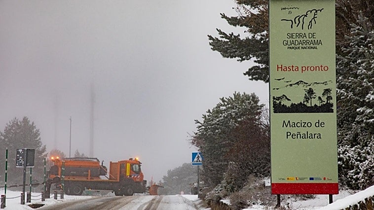 El pueblo que está a tan solo una hora de Madrid y cuya Navidad rivaliza con la de Vigo: de mercadillos artesanales a nieve