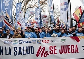 Carlos Prieto, en el centro de la imagen, en una manifestación