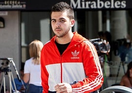 Rebajan a tres años y medio la condena al hombre que acuchilló a un periodista en Pontevedra, el mismo que agredió a Rajoy en 2015