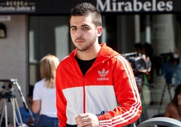 Rebajan a tres años y medio la condena al hombre que acuchilló a un periodista en Pontevedra, el mismo que agredió a Rajoy en 2015