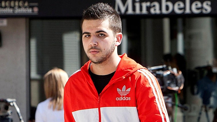 Rebajan a tres años y medio la condena al hombre que acuchilló a un periodista en Pontevedra, el mismo que agredió a Rajoy en 2015