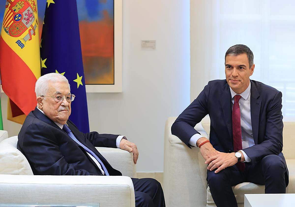 El presidente del Gobierno, Pedro Sánchez, mantiene un encuentro con el presidente del Estado de Palestina, Mahmud Abbas