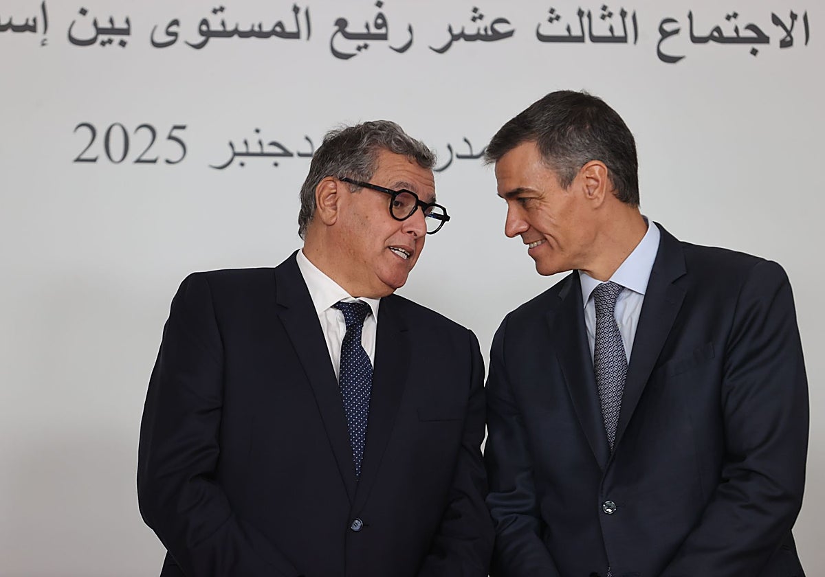 El primer ministro de Marruecos, Aziz Ajanuch, y el presidente del Gobierno, Pedro Sánchez, anteayer en la Moncloa