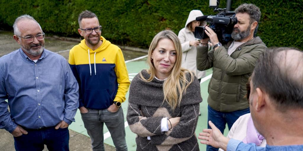 Tormenta entre PP y Vox en Extremadura: Guardiola tacha a Abascal de «machista» por sugerir que la relevasen