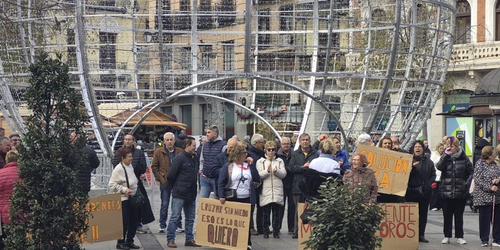 Vecinos de Alberche reclaman en Toledo mejoras en el cruce de la CM-4101 y alertan: «Nos jugamos la vida a diario»