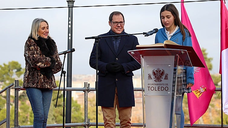 Trescientos escolares toledanos rinden homenaje a la Constitución en la explanada de las escalera de Recaredo