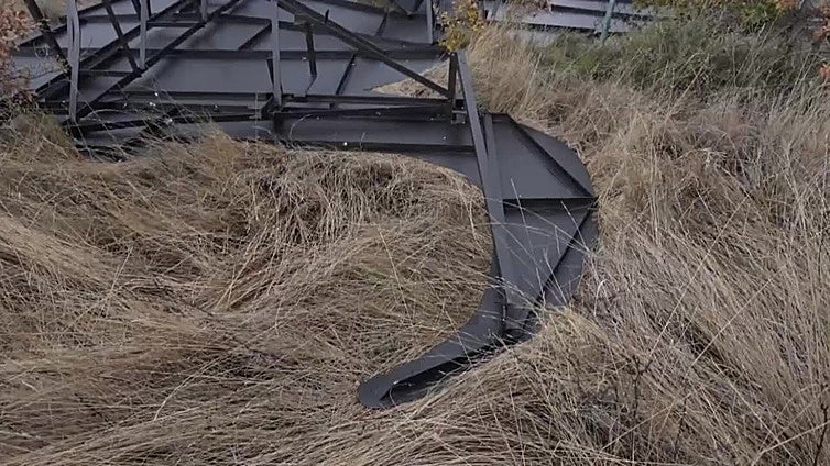 Juventudes abertzales derriban el único toro de Osborne del País Vasco "por españolista"