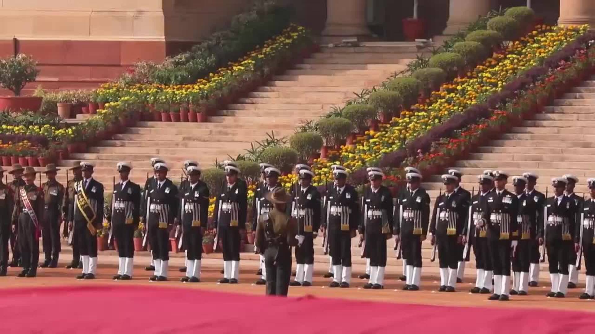 Putin es recibido con honores en la Casa Presidencial india