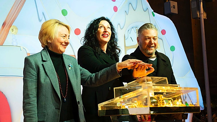 The Mayor of Almeria and two of her councilors press the button to turn on the Christmas lights