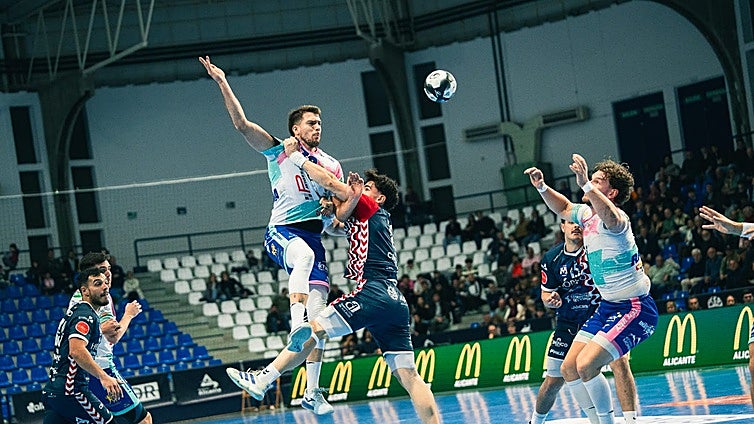 La lucha del Cajasol Ángel Ximénez cae en saco roto ante un eficaz Horneo Eón Alicante (39-35)