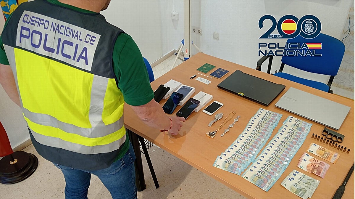 Objetos intervenidos a los estafadores con el engaño del 'hijo en apuros'