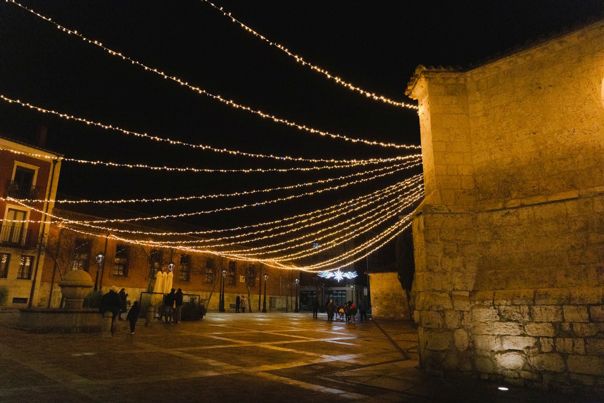 La magia de la Navidad ilumina Palencia