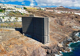 Muere una menor de 13 años tras precipitarse desde un edificio en Tenerife