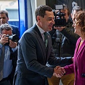 Juanma Moreno y María Jesús Montero, en el acto en la fábrica de Santana, en Linares