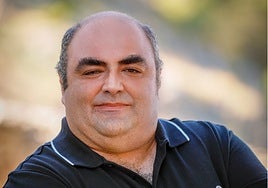 Custodio, el escritor que rompe estereotipos: «Parece que si has sido agricultor, ya no puedes hacer otra cosa»