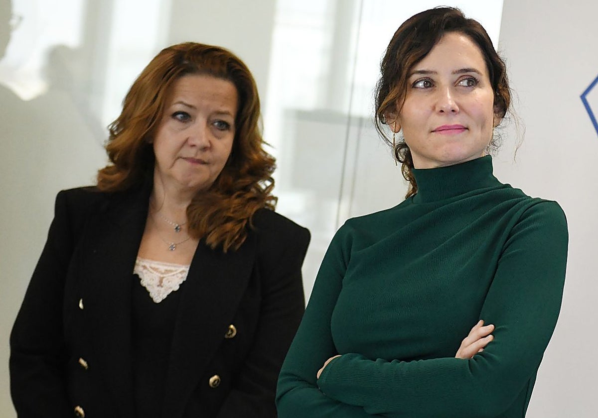 La consejera de Sanidad, Fámita Matute, junto a la presidenta de la Comunidad, Isabel Díaz Ayuso