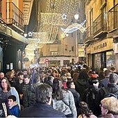 Miles de personas abarrotan las calles del Casco de Toledo