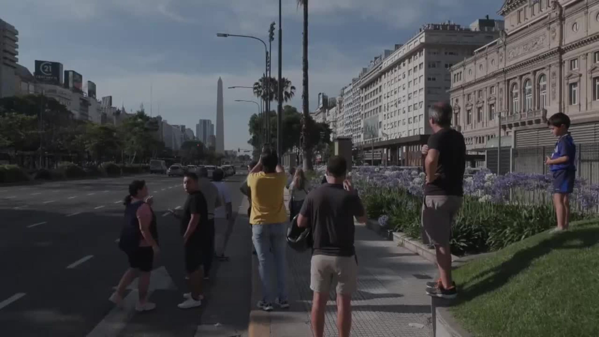 Sobrevuelo de los F-16 Argentinos sobre Buenos Aires rumbo a Córdoba