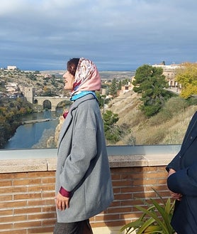 Imagen secundaria 2 - A lo largo de la visita al edificio se han realizado cinco representaciones, dos sobre estas líneas. Arriba, los participantes en la primera visita de la mañana 