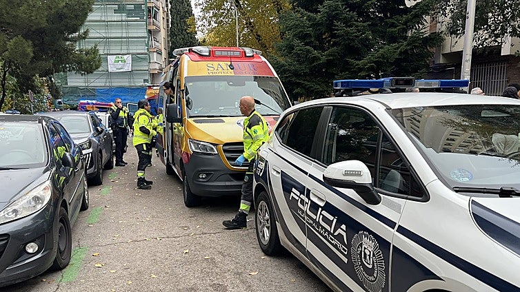 Muere una mujer de 48 años tras caer desde un décimo, con sus dos hijos de 3 años, en Ciudad Lineal