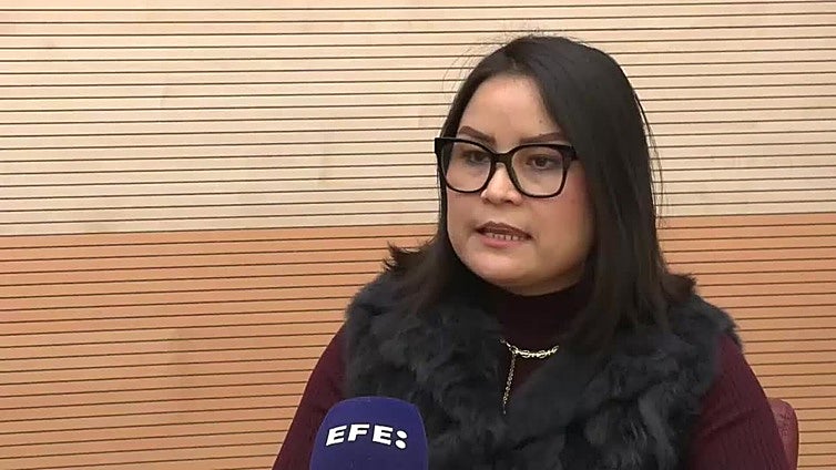 Tres niñas que huyeron de Kabul ya sueñan con ser empresaria, jueza y abogada