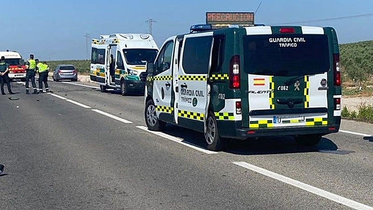 Jornada negra en las carreteras andaluzas en el inicio del puente de la Constitución