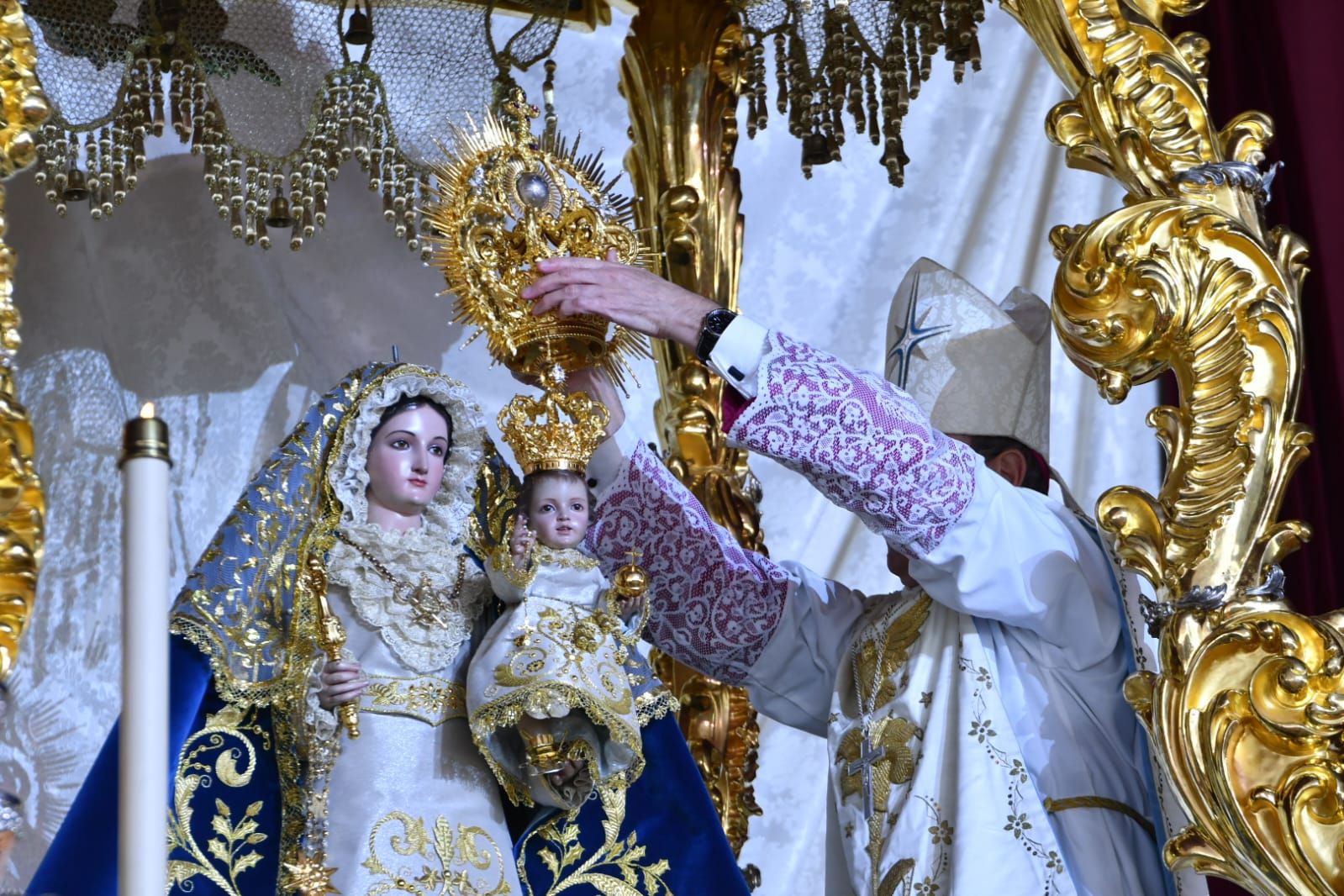 La emocionante coronación de la Virgen de Luna en la Jara, en imágenes