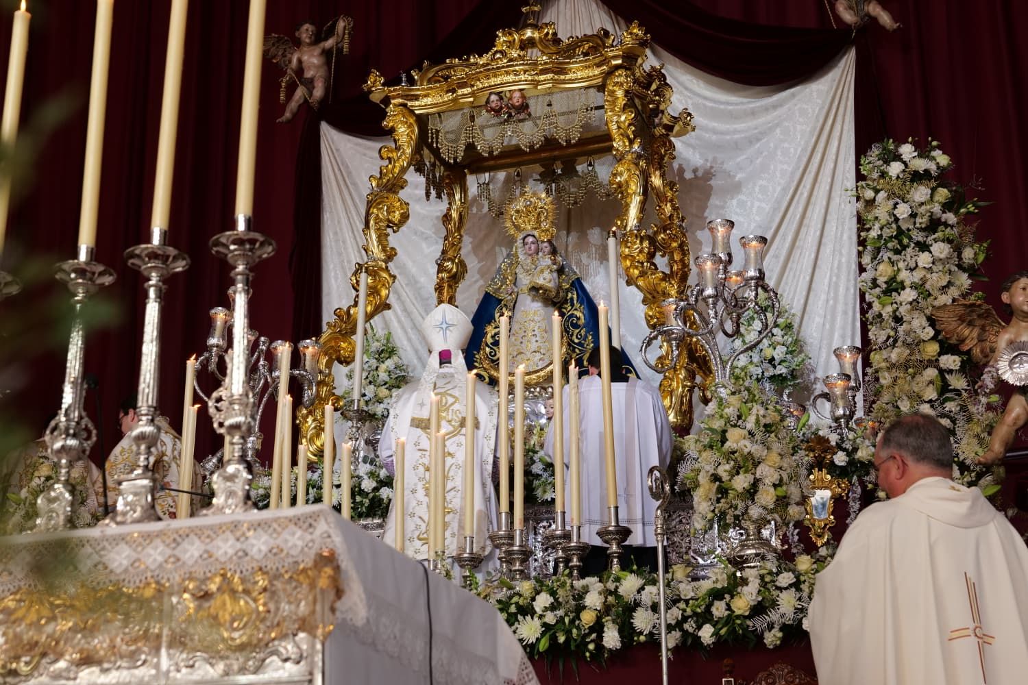 La emocionante coronación de la Virgen de Luna en la Jara, en imágenes