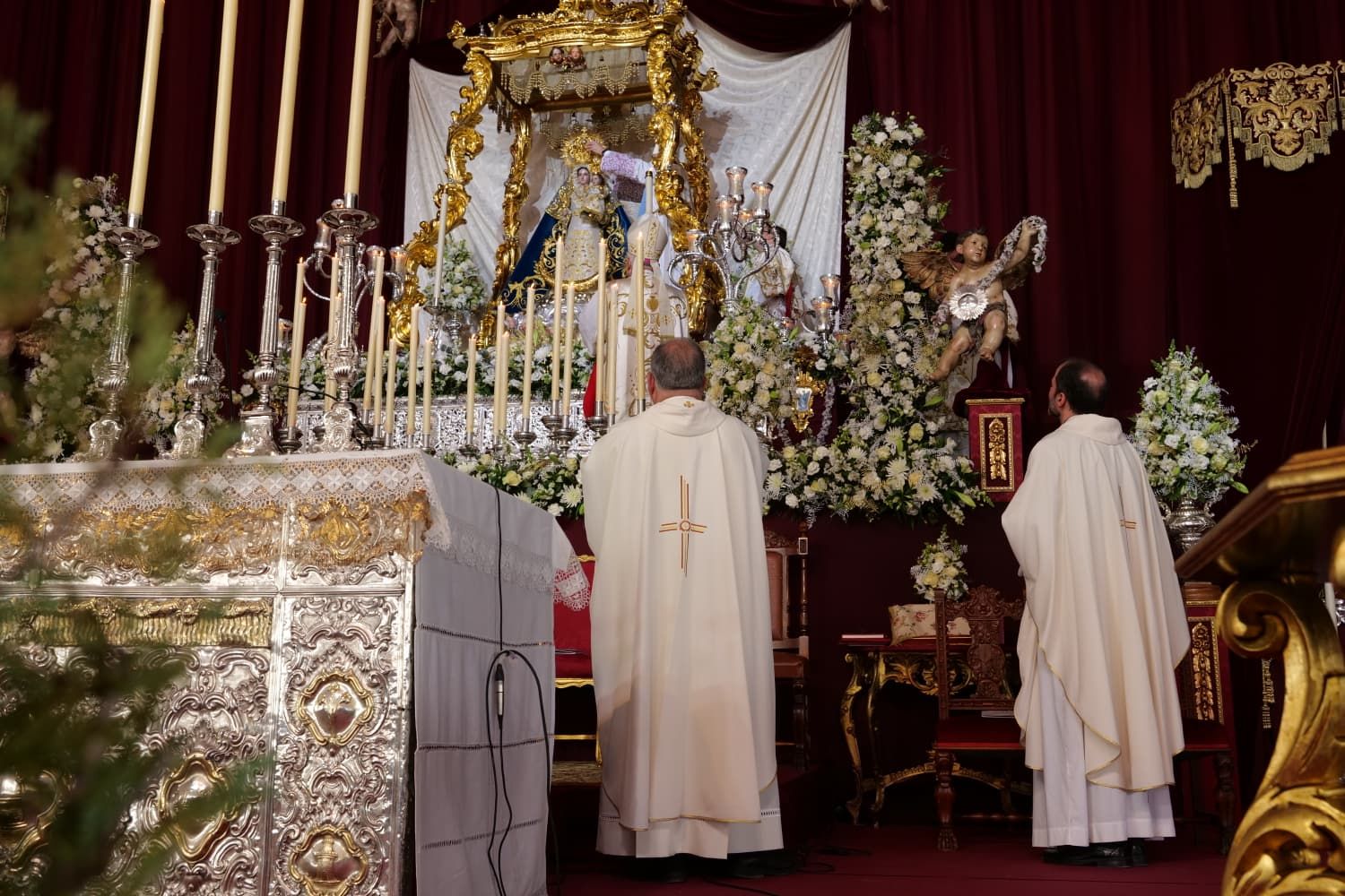 La emocionante coronación de la Virgen de Luna en la Jara, en imágenes