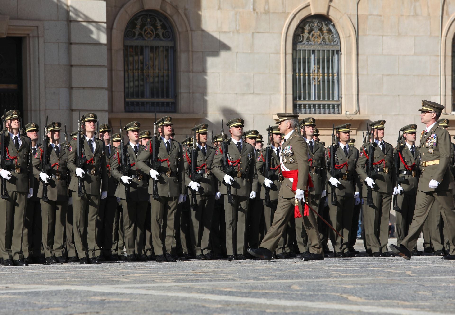 Las imágenes del acto y desfile de la Inmaculada en la Academia de Infantería de Toledo