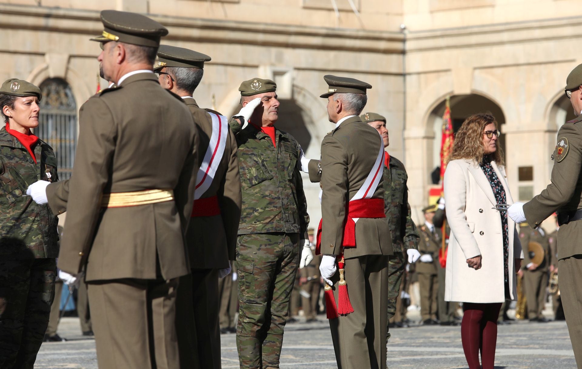Las imágenes del acto y desfile de la Inmaculada en la Academia de Infantería de Toledo