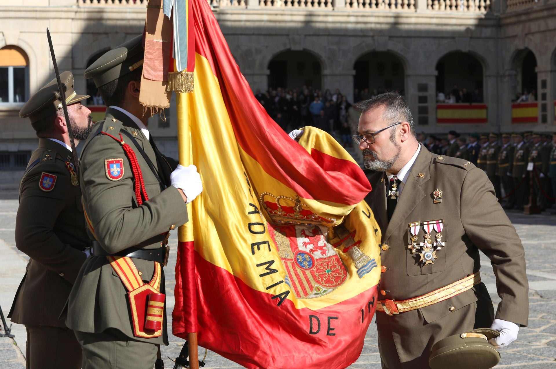 Las imágenes del acto y desfile de la Inmaculada en la Academia de Infantería de Toledo