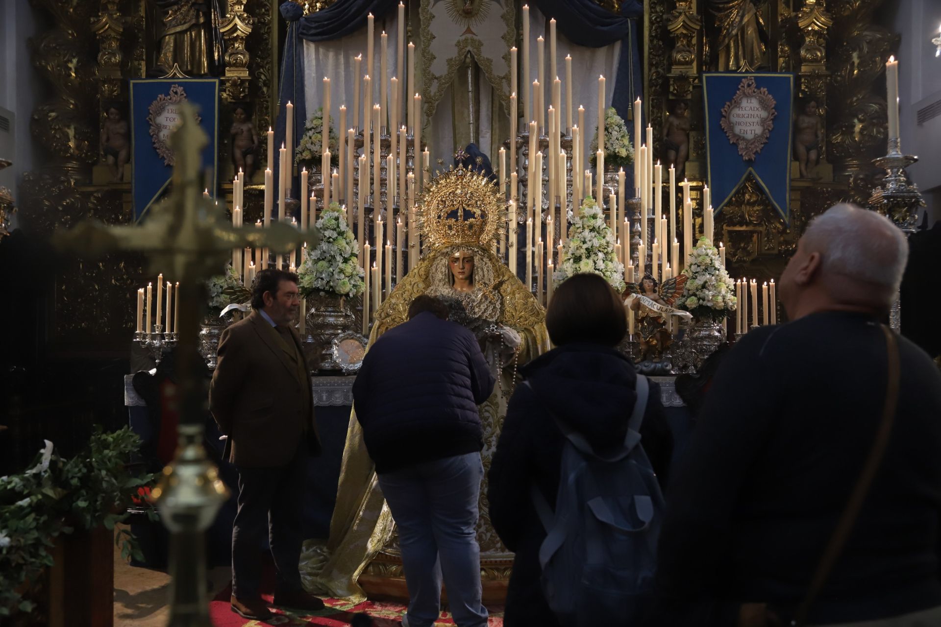 La Virgen de la Trinidad de Córdoba en su concurrido besamanos, en imágenes