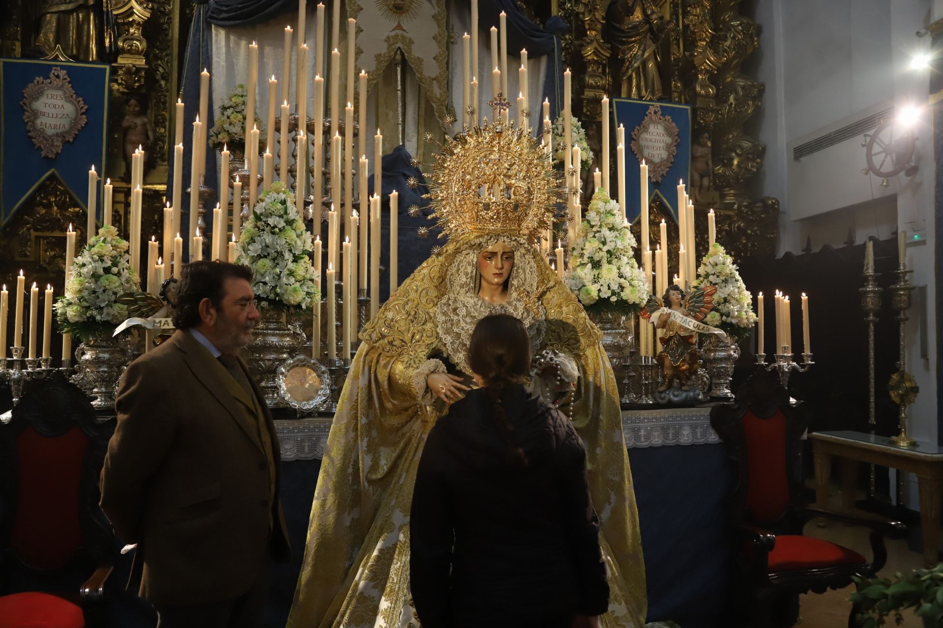 La Virgen de la Trinidad de Córdoba en su concurrido besamanos, en imágenes