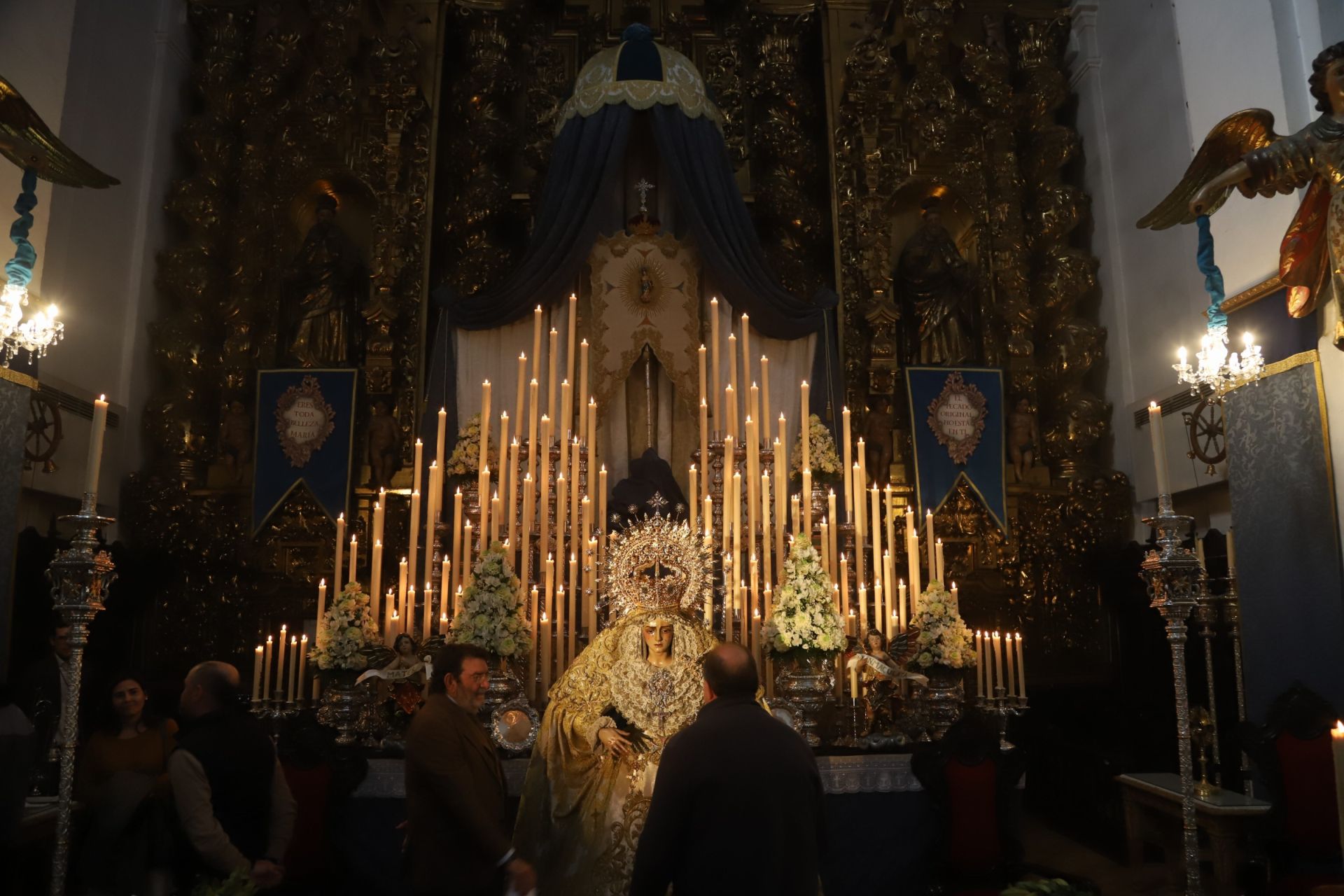 La Virgen de la Trinidad de Córdoba en su concurrido besamanos, en imágenes