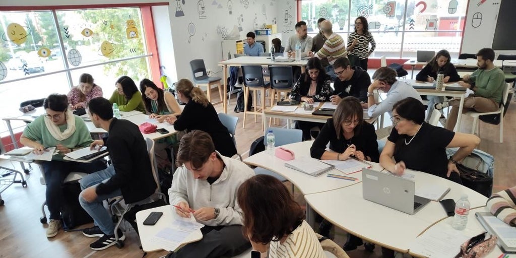 El Gobierno regional forma a docentes para impulsar actuaciones de mejora de la competencia matemática