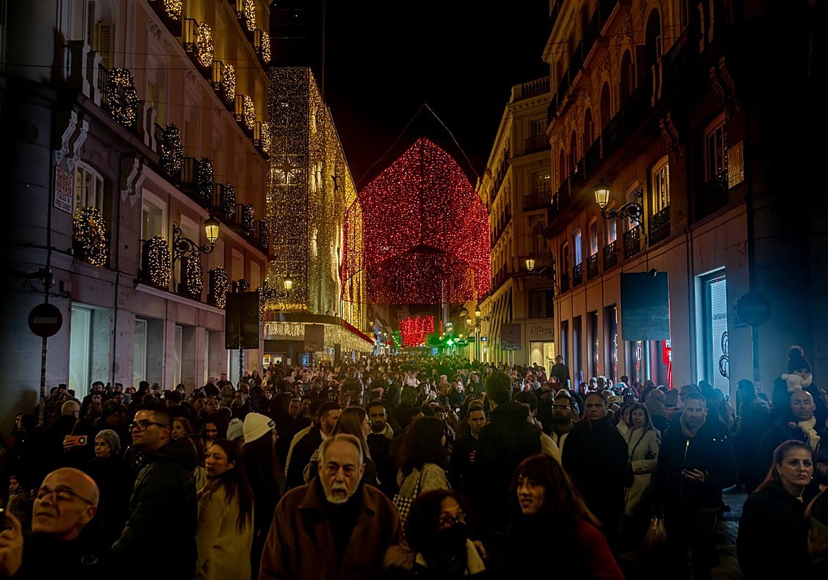 La calle Preciados, repleta de visitantes
