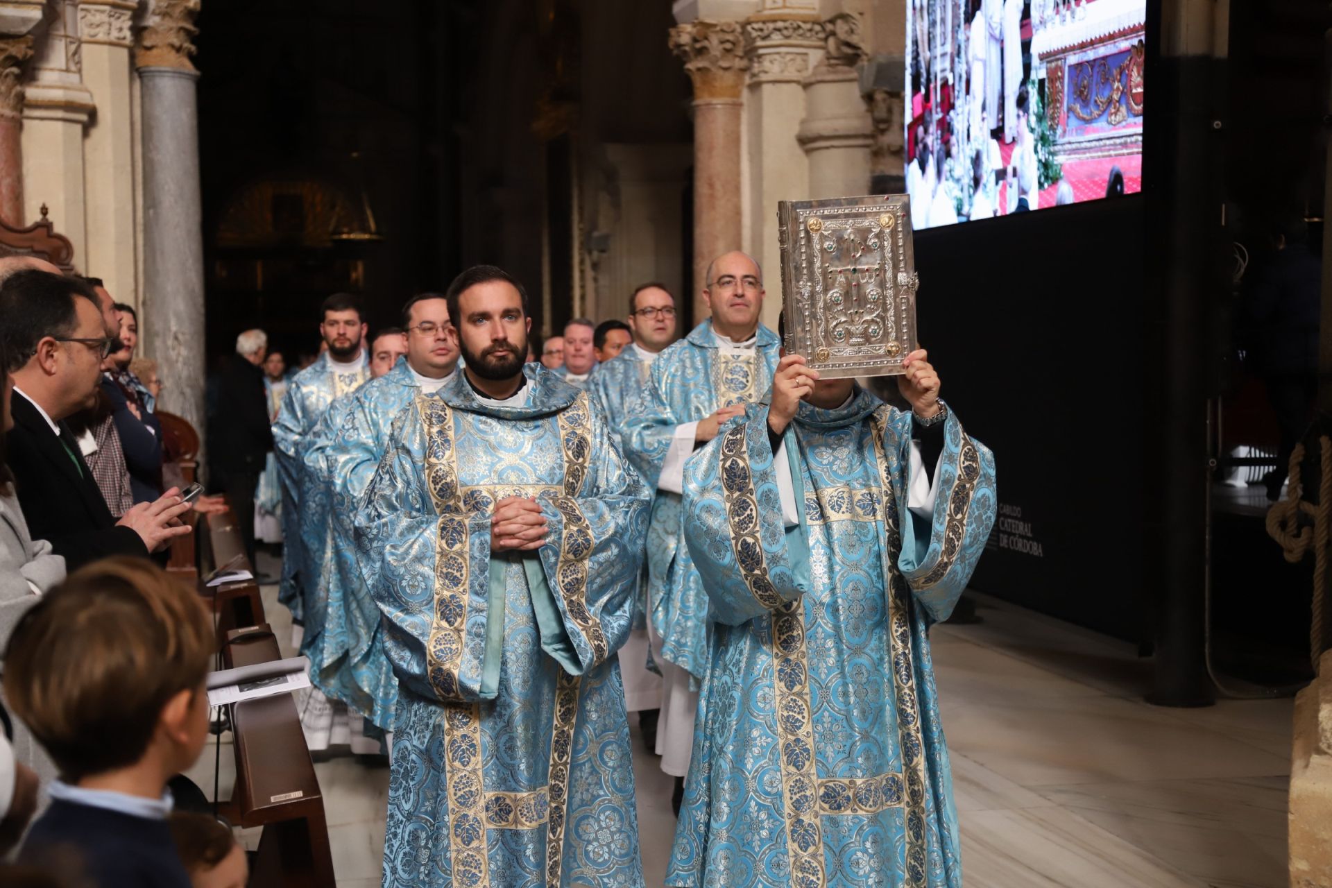 El nombramiento de cinco nuevos diáconos en la Catedral de Córdoba, en imágenes