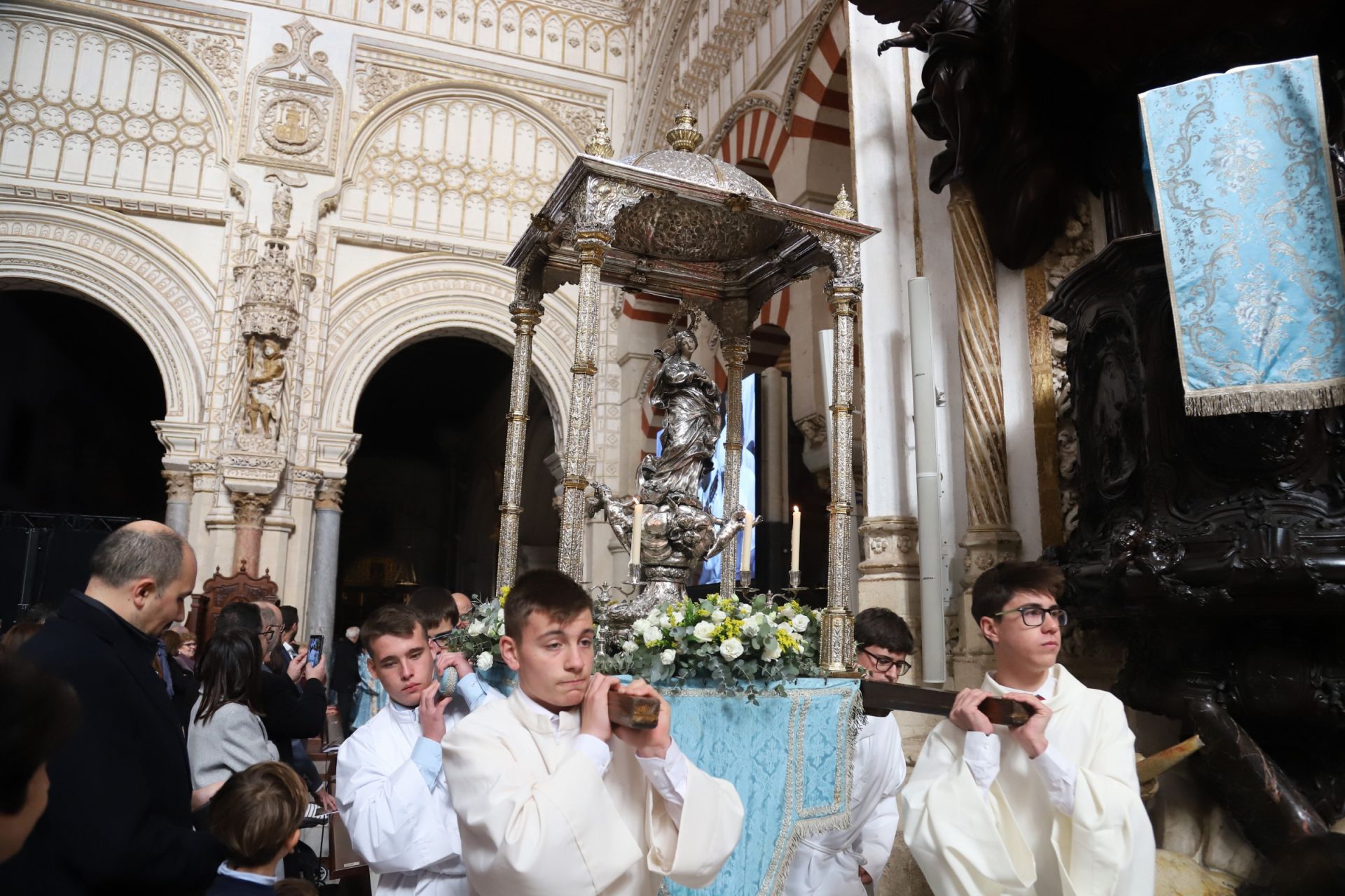 El nombramiento de cinco nuevos diáconos en la Catedral de Córdoba, en imágenes