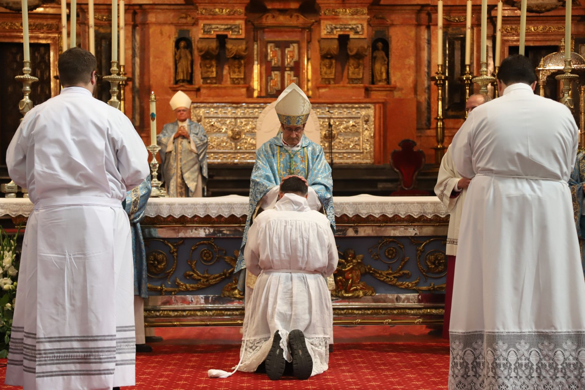 El nombramiento de cinco nuevos diáconos en la Catedral de Córdoba, en imágenes