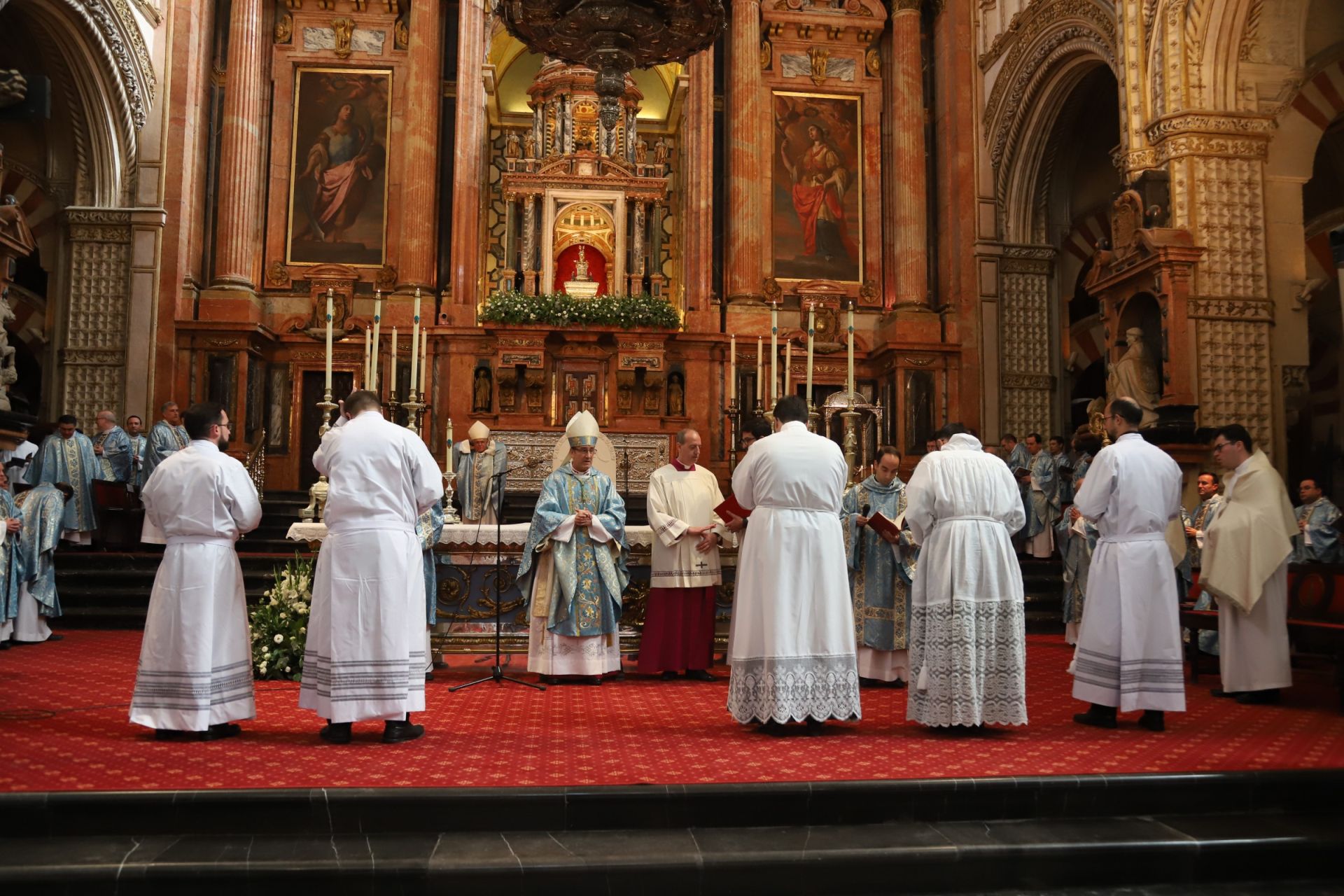 El nombramiento de cinco nuevos diáconos en la Catedral de Córdoba, en imágenes
