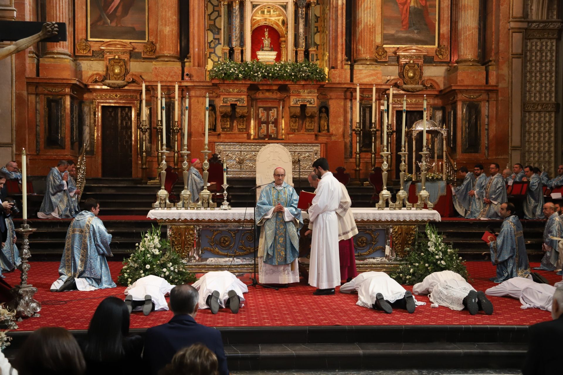 El nombramiento de cinco nuevos diáconos en la Catedral de Córdoba, en imágenes