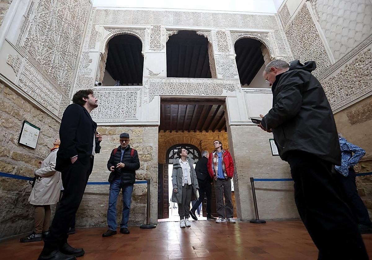 Visitantes en la Sinagoga