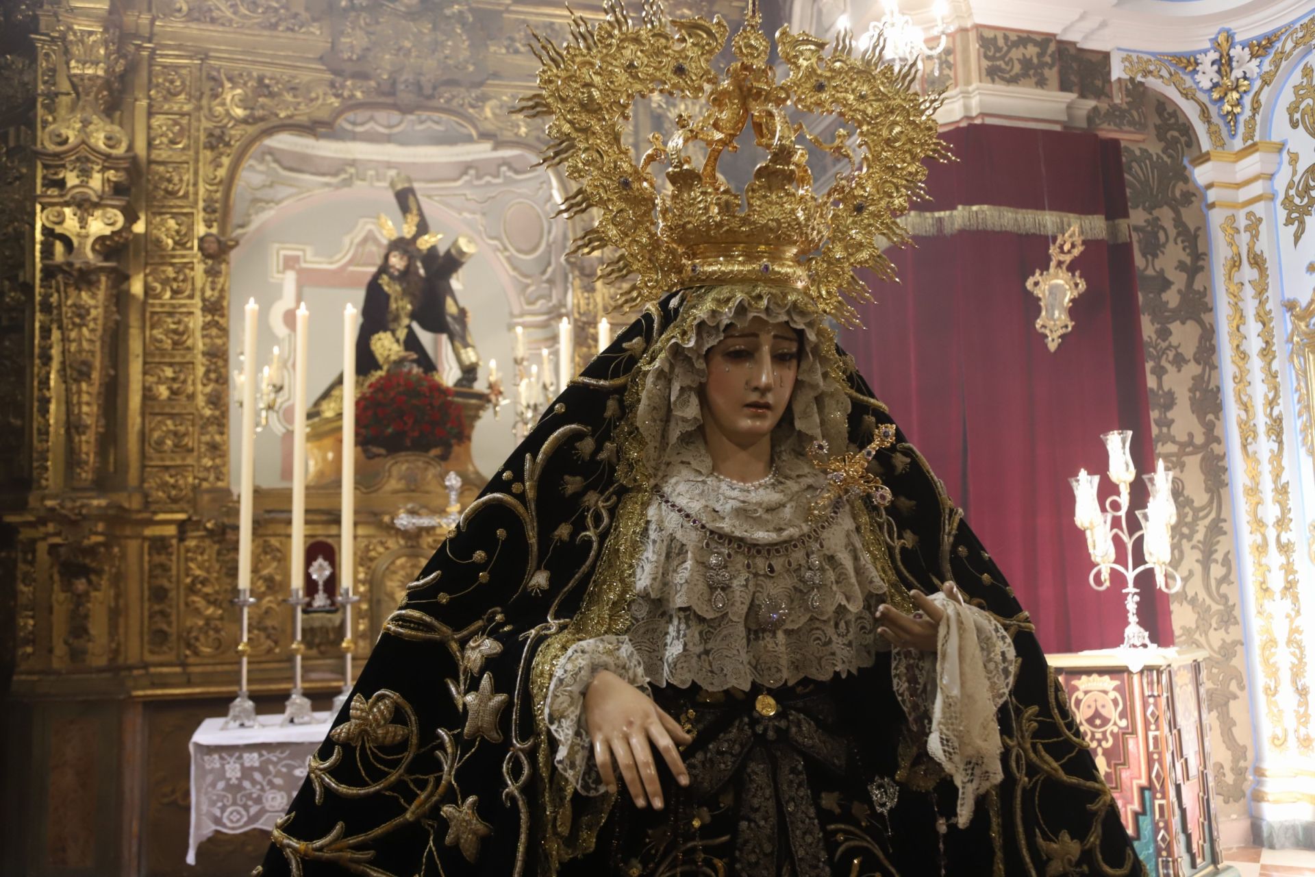 El cuidado besamanos a la Soledad de San Cayetano de Córdoba, en imágenes