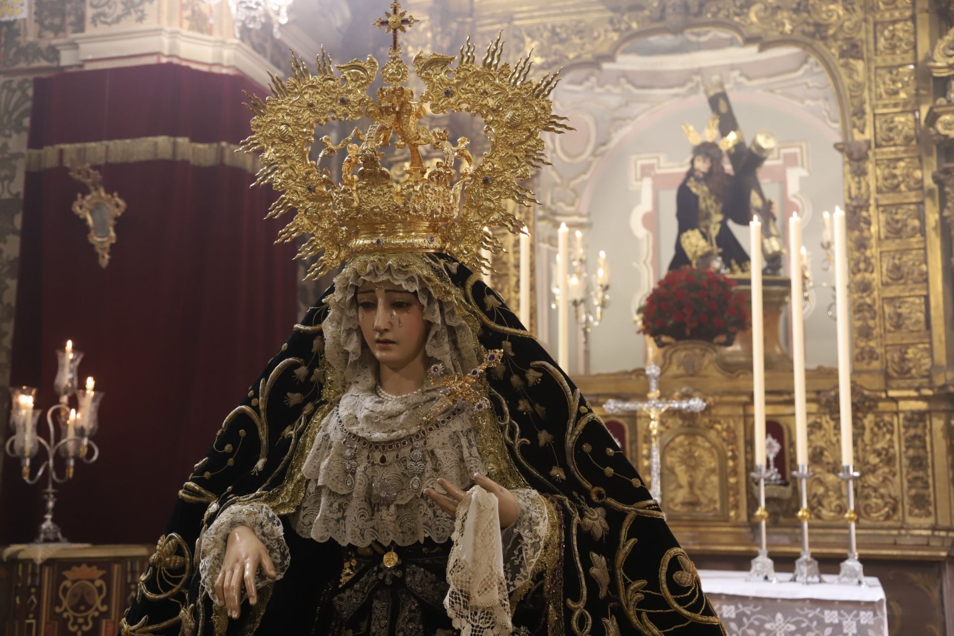El cuidado besamanos a la Soledad de San Cayetano de Córdoba, en imágenes