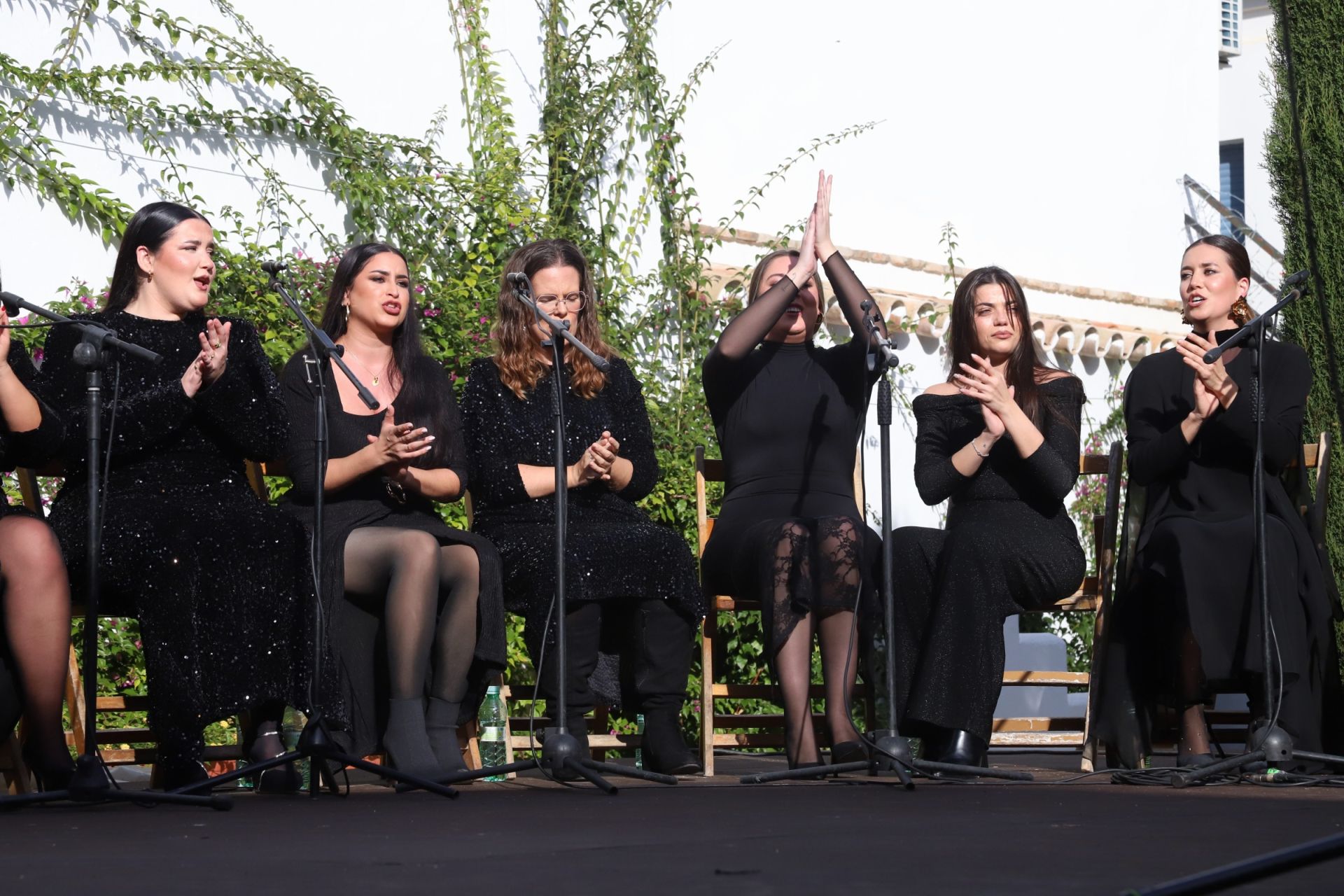 La vibrante Zambomba Califal de la Casa de las Campanas, en imágenes