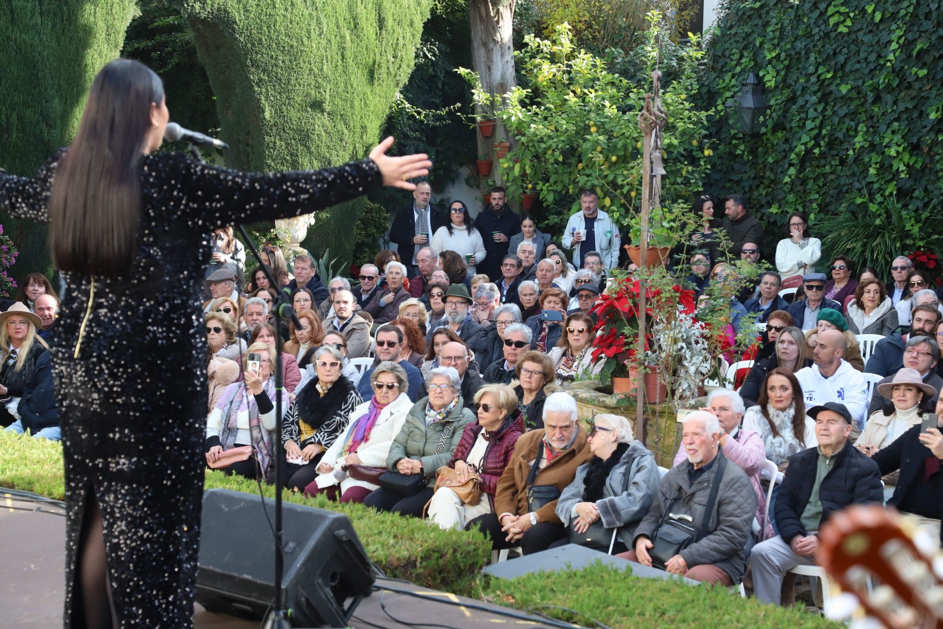La vibrante Zambomba Califal de la Casa de las Campanas, en imágenes