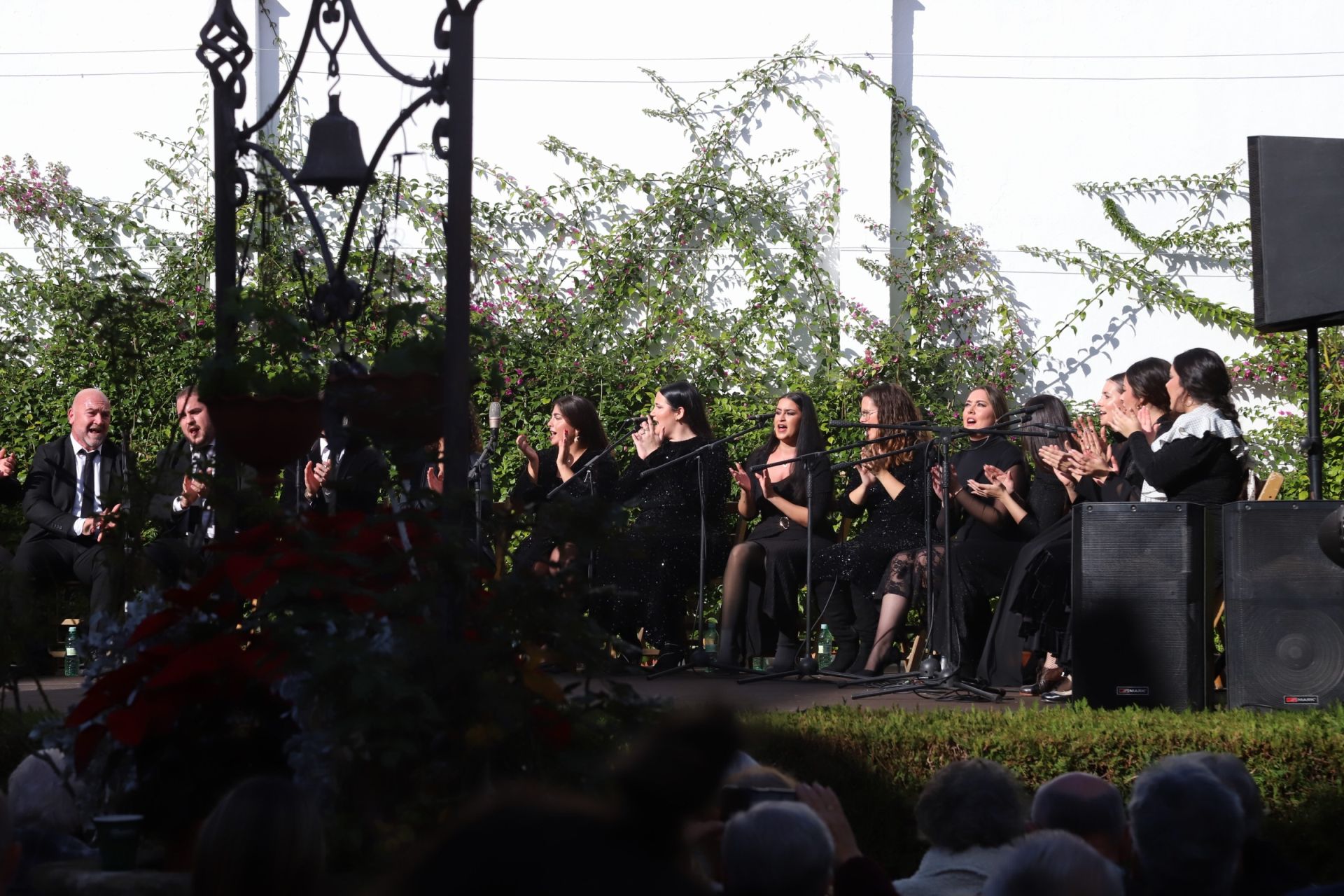 La vibrante Zambomba Califal de la Casa de las Campanas, en imágenes