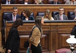 Sumar, ERC, Junts, Bildu, Podemos y PNV tapan a Sánchez y bloquean que el Congreso investigue la corrupción